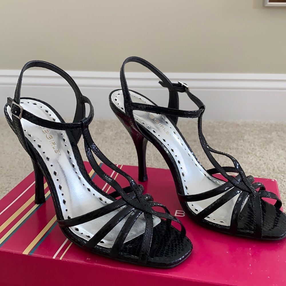 BCBG 7.5 M black leather snake skin stiletto heels
